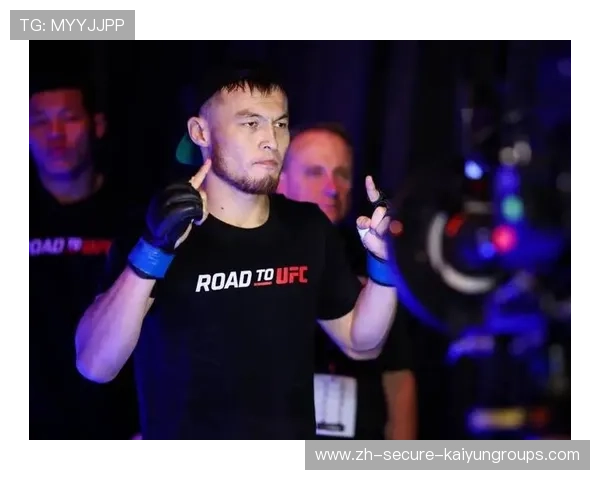 UFC拳手怒吼逼得对手后退——力量与心理的极致较量