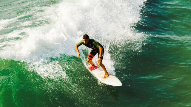 开云中国大陆-博洛尼亚双后腰体系保证防守厚度，博洛尼亚球衣